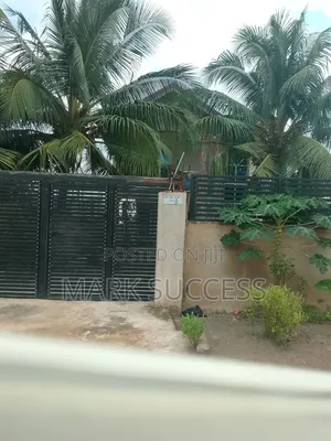 6bdrm House in Pokuase for sale