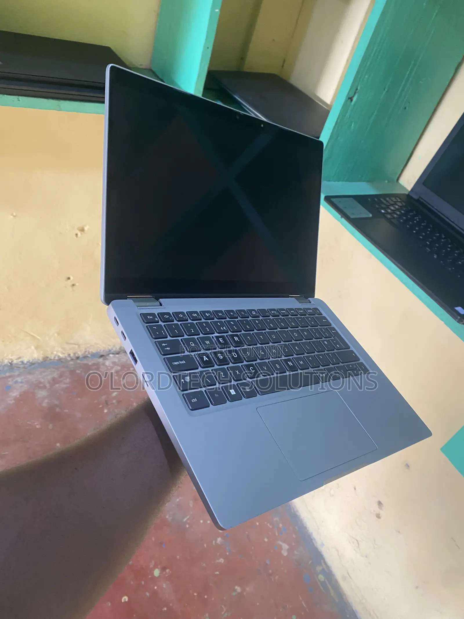 Laptop Dell Latitude 5320 2-in-1 16GB Intel Core i7 SSD 256GB