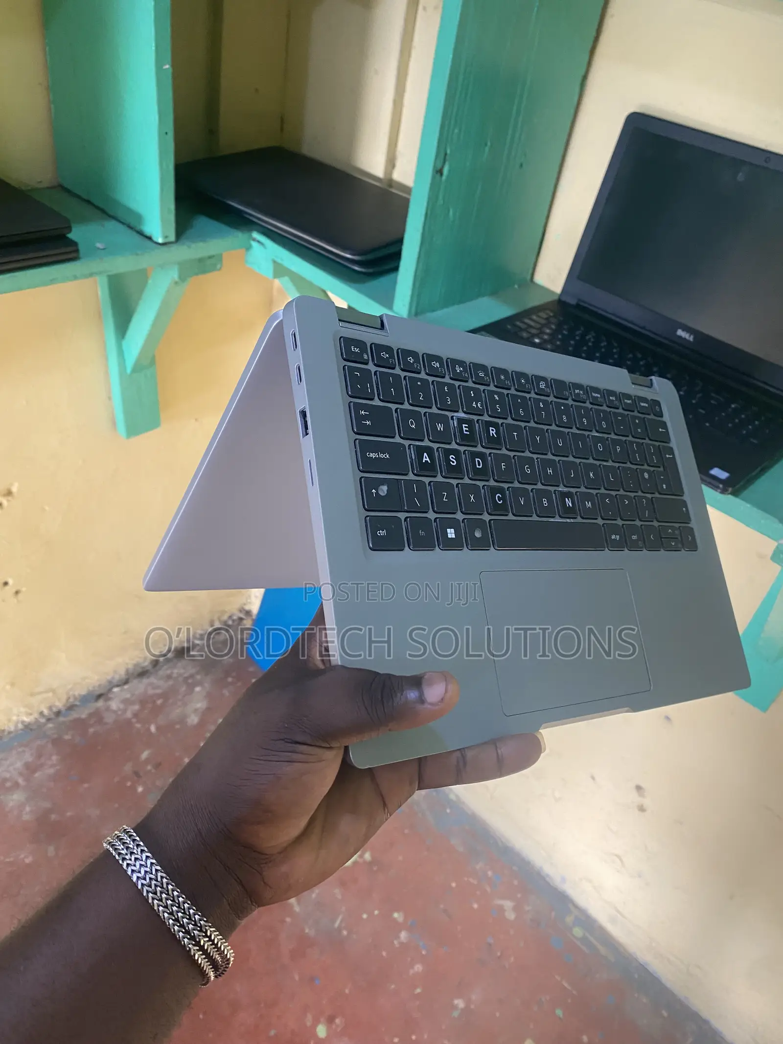 Laptop Dell Latitude 5320 2-in-1 16GB Intel Core i7 SSD 256GB