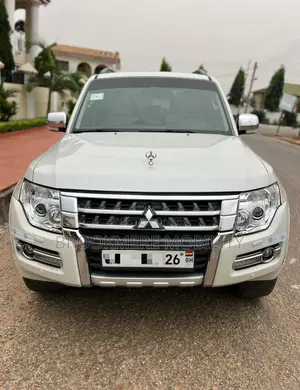 Mitsubishi Pajero 2016 White