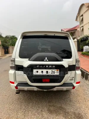 Mitsubishi Pajero 2016 White