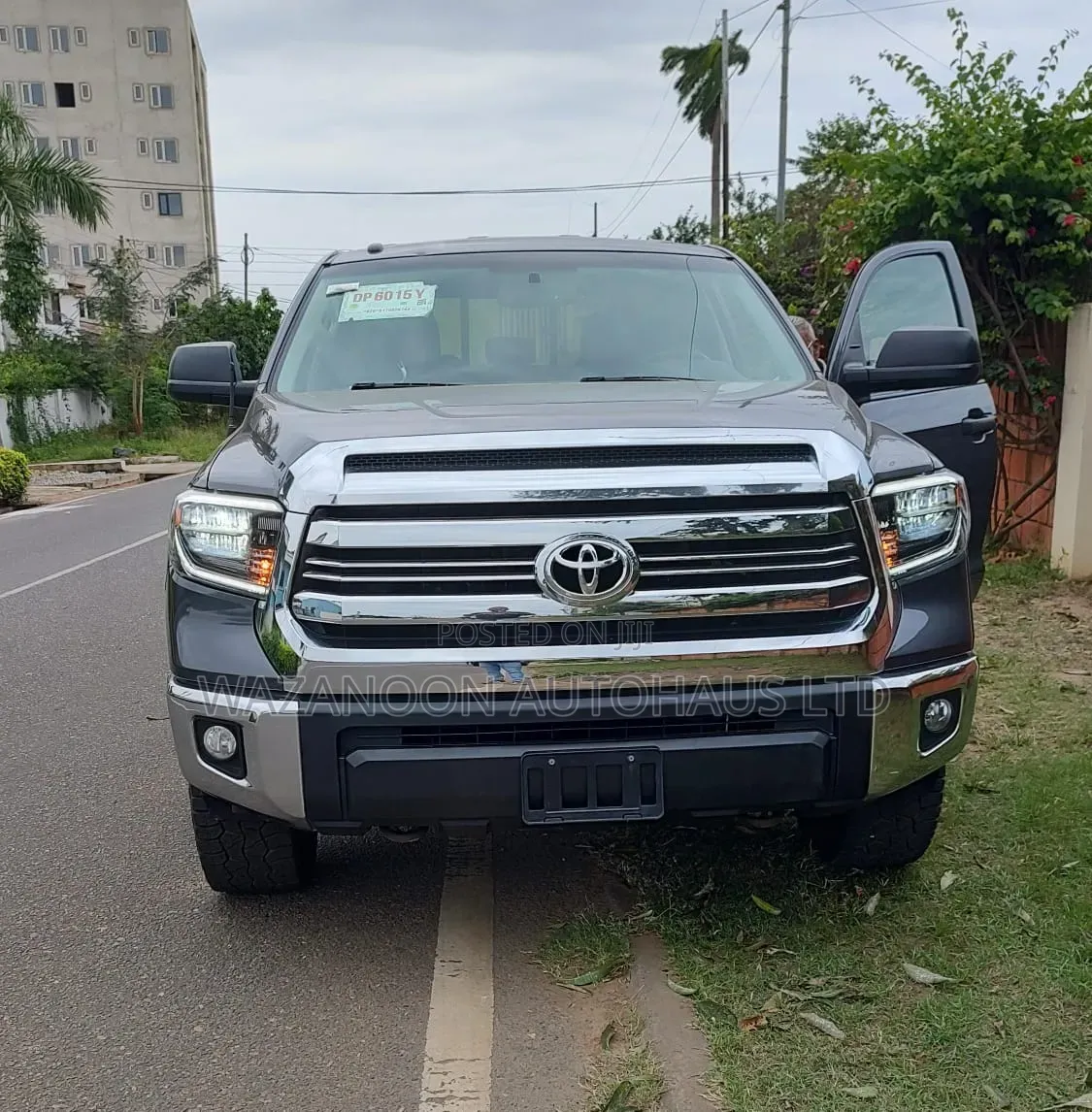 Toyota Tundra Limited 5.7L V8 4x2 Double Cab 6.6 ft. box 145.7 in. WB Gray