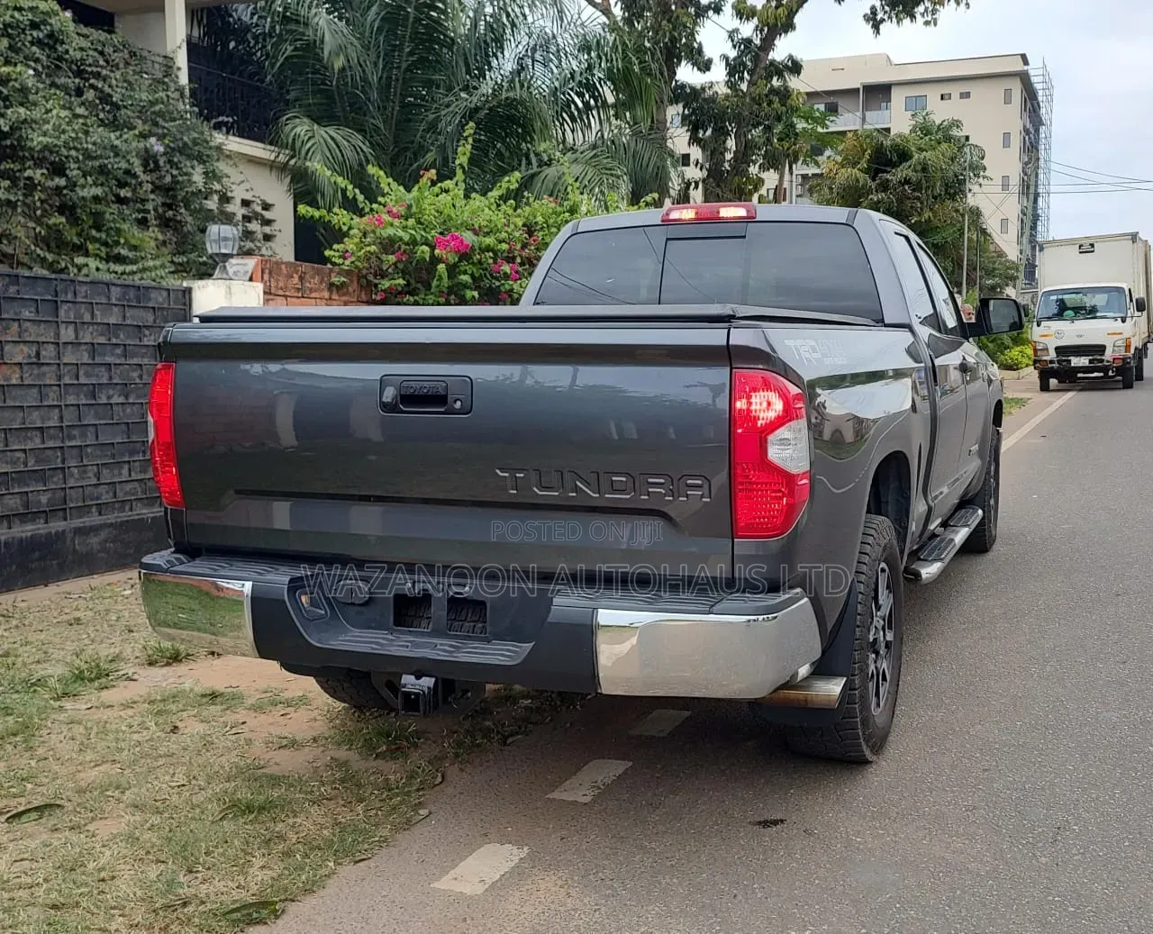 Toyota Tundra Limited 5.7L V8 4x2 Double Cab 6.6 ft. box 145.7 in. WB Gray