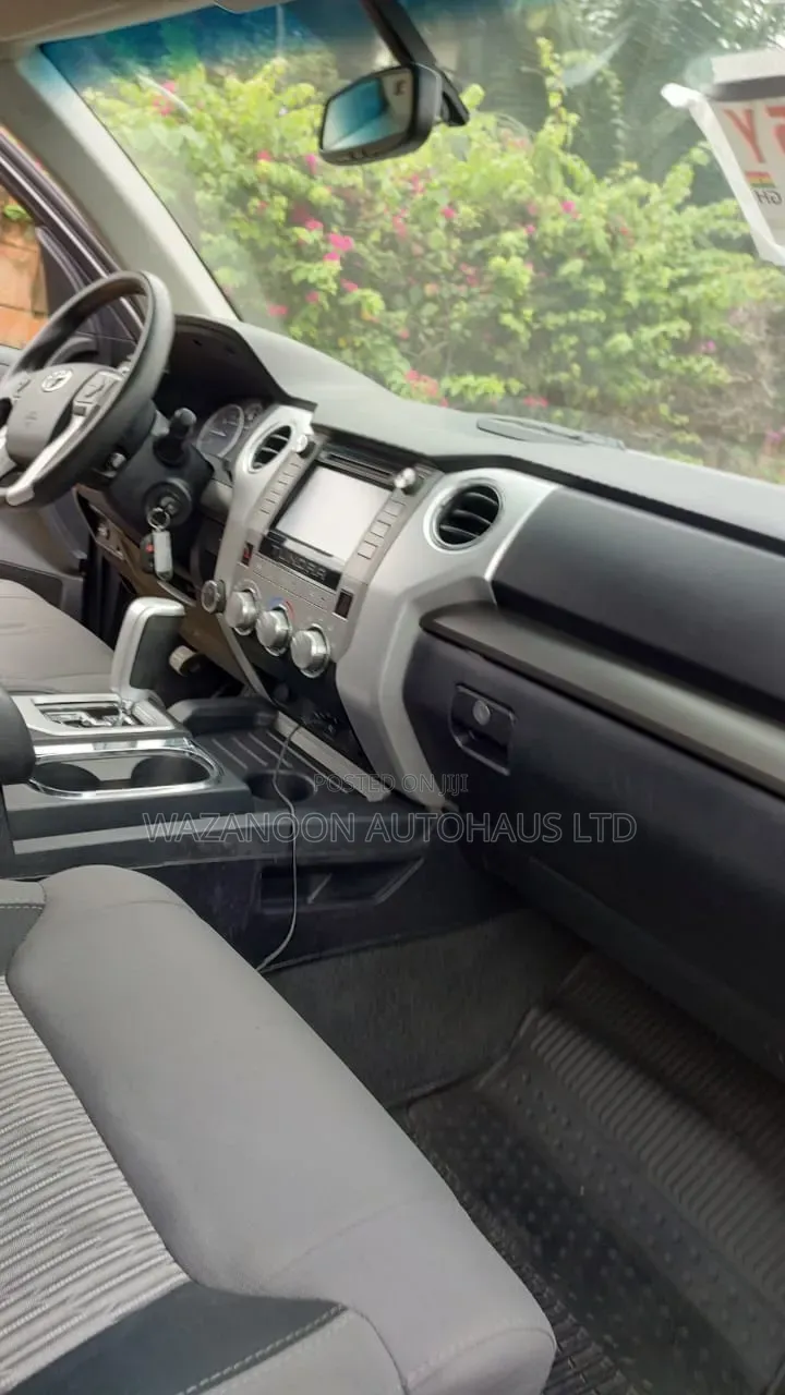 Toyota Tundra Limited 5.7L V8 4x2 Double Cab 6.6 ft. box 145.7 in. WB Gray