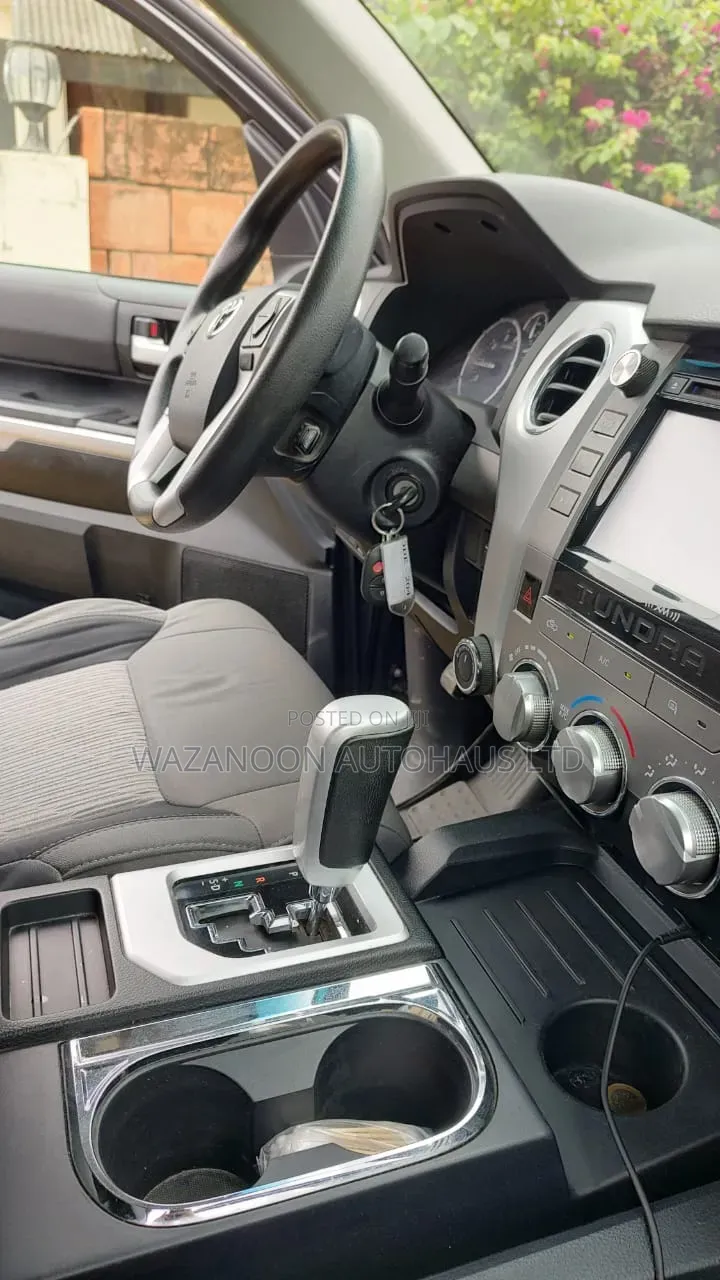 Toyota Tundra Limited 5.7L V8 4x2 Double Cab 6.6 ft. box 145.7 in. WB Gray