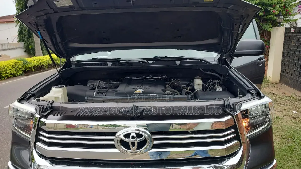 Toyota Tundra Limited 5.7L V8 4x2 Double Cab 6.6 ft. box 145.7 in. WB Gray