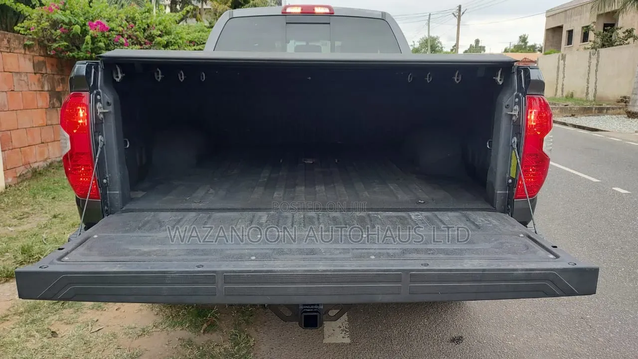 Toyota Tundra Limited 5.7L V8 4x2 Double Cab 6.6 ft. box 145.7 in. WB Gray