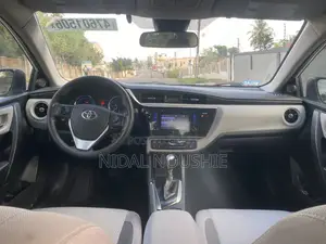 Toyota Corolla LE ECO 4dr Sedan (1.8L 4cyl CVT) 2017 White
