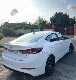 Hyundai Elantra Limited 2018 White