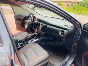 Toyota Corolla LE Eco (1.8L 4cyl 2A) 2018 Gray