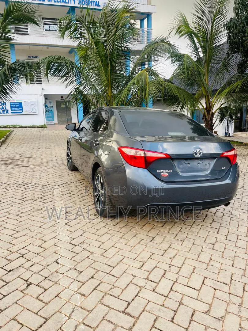 Toyota Corolla LE Eco (1.8L 4cyl 2A) 2018 Gray