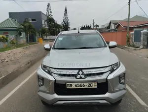 Mitsubishi L200 2020 Silver