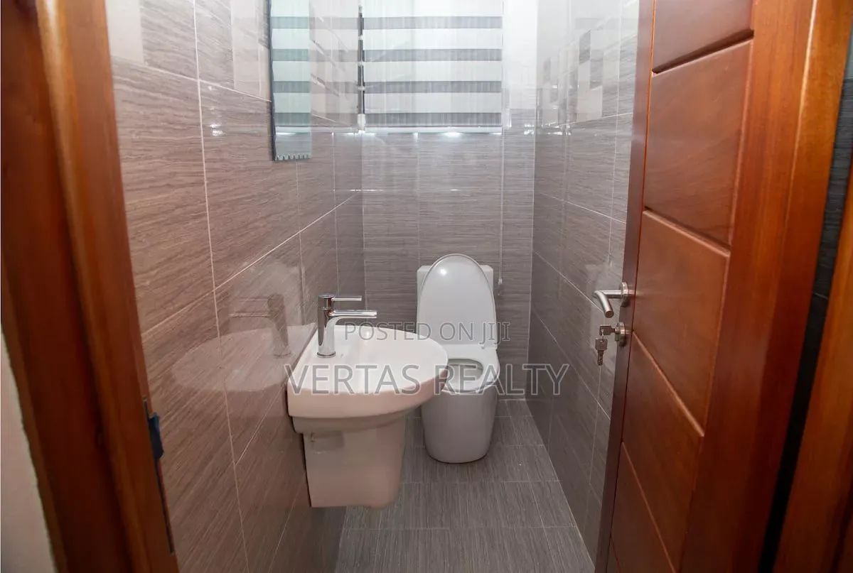 2-Bedroom Apartment, Central Teshie. 7 Mins From Labadi