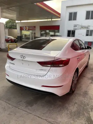 Hyundai Elantra Limited Sedan FWD (2.0L 4cyl 6A) 2017 White