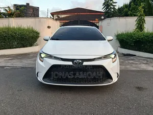 Toyota Corolla SE 2021 White