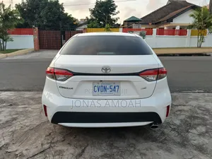 Toyota Corolla SE 2021 White
