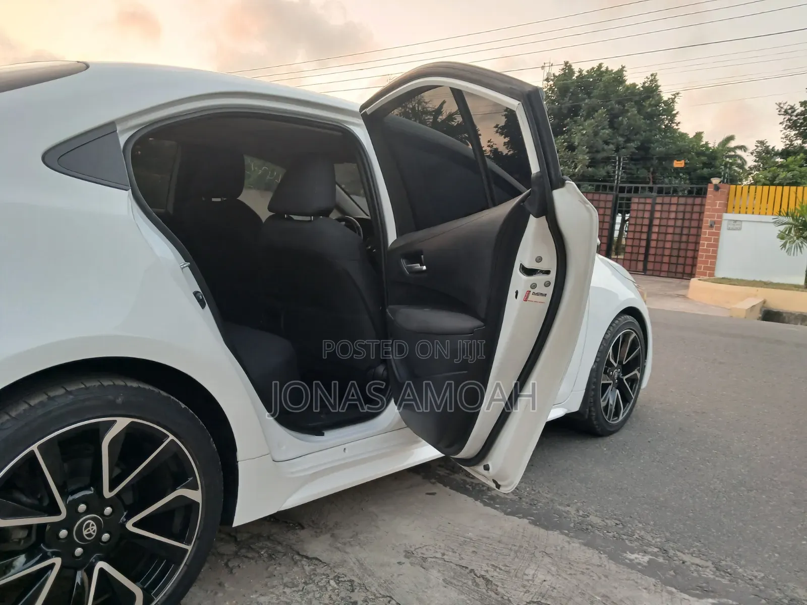 Toyota Corolla SE 2021 White