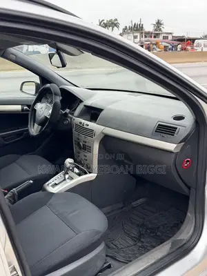 Opel Astra 1.9 CDTi Enjoy 2010 Silver