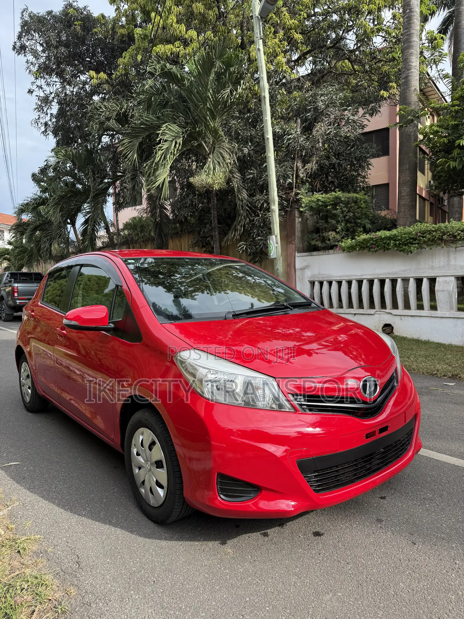 Toyota Vitz 1.3 AWD 5dr 2013 Red