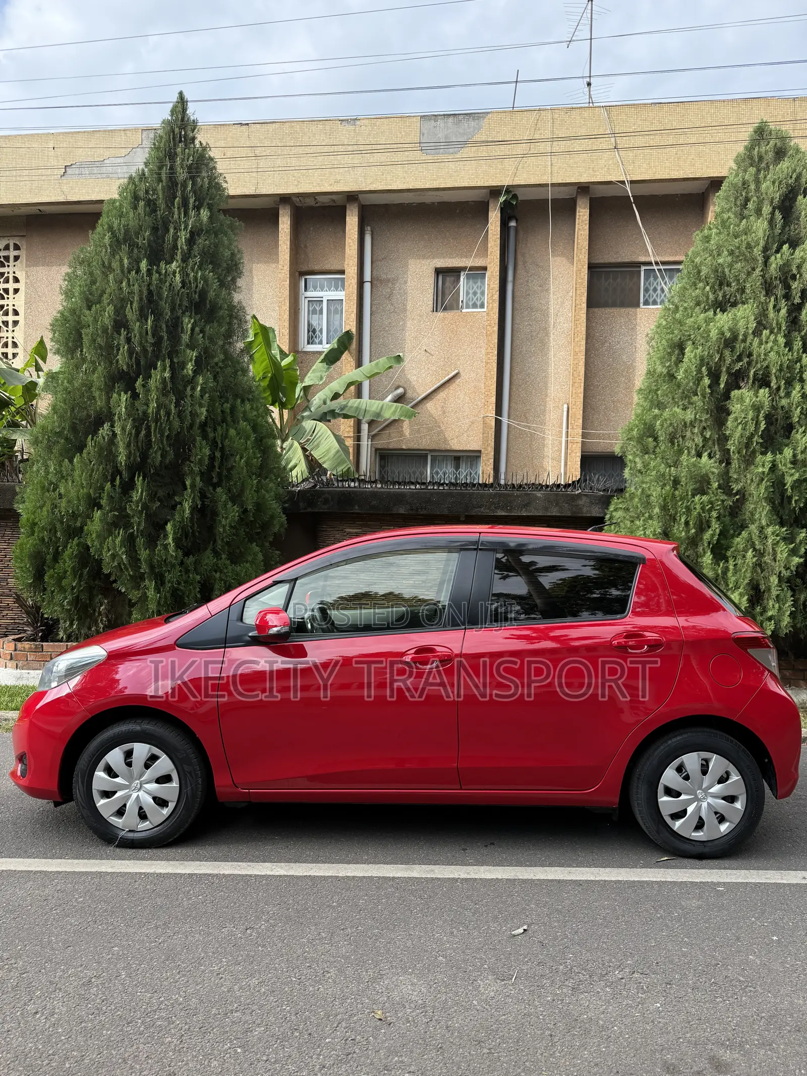 Toyota Vitz 1.3 AWD 5dr 2013 Red
