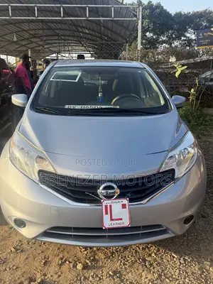Nissan Versa 2016 Silver