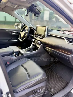 Toyota RAV4 XLE Premium FWD 2020 Pearl