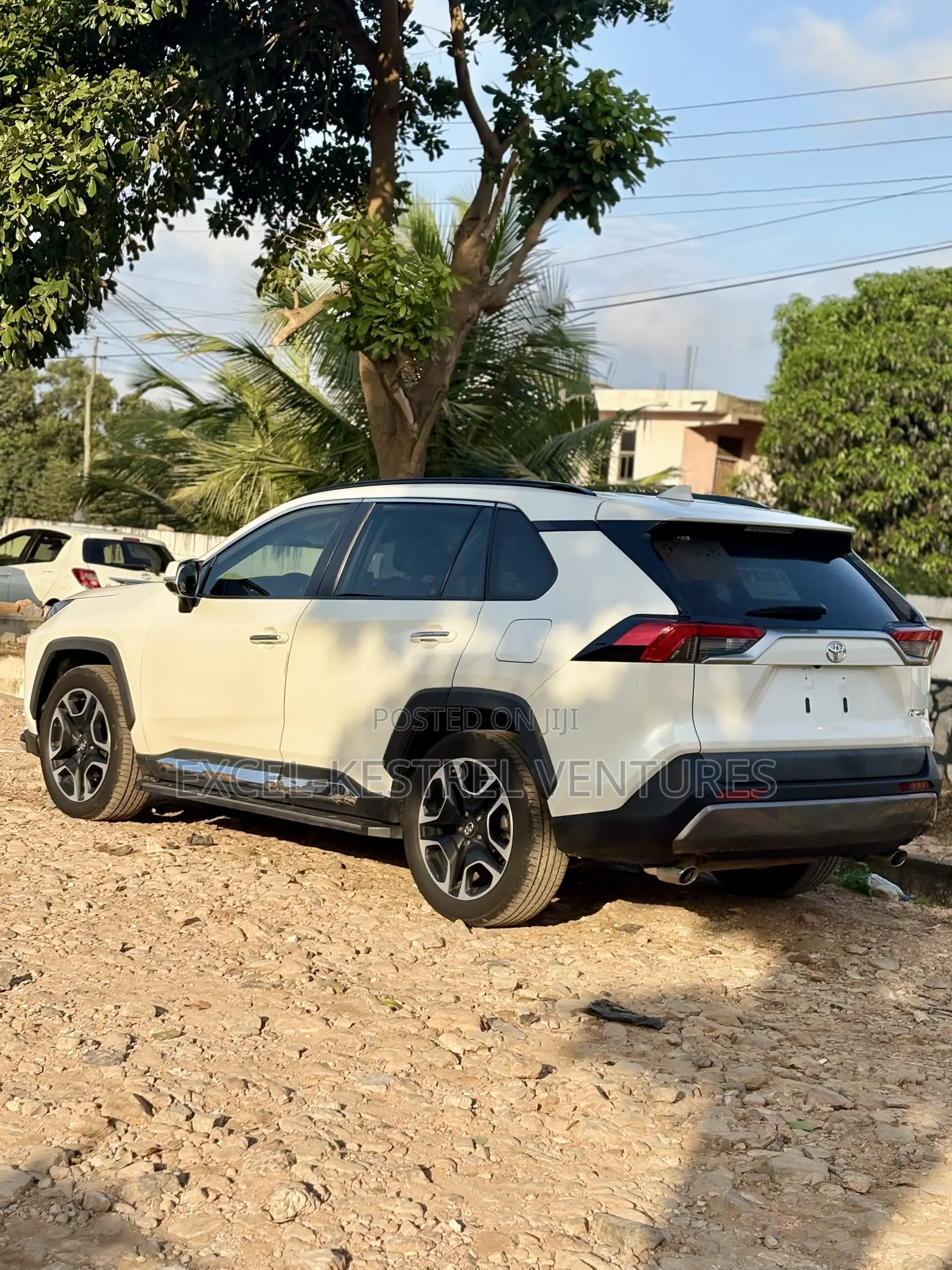 Toyota RAV4 XLE Premium FWD 2020 Pearl