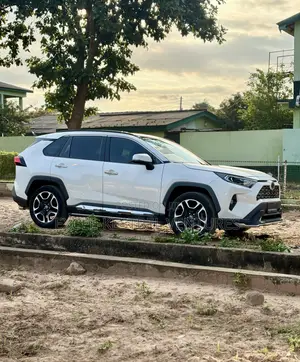 Toyota RAV4 XLE Premium FWD 2020 Pearl