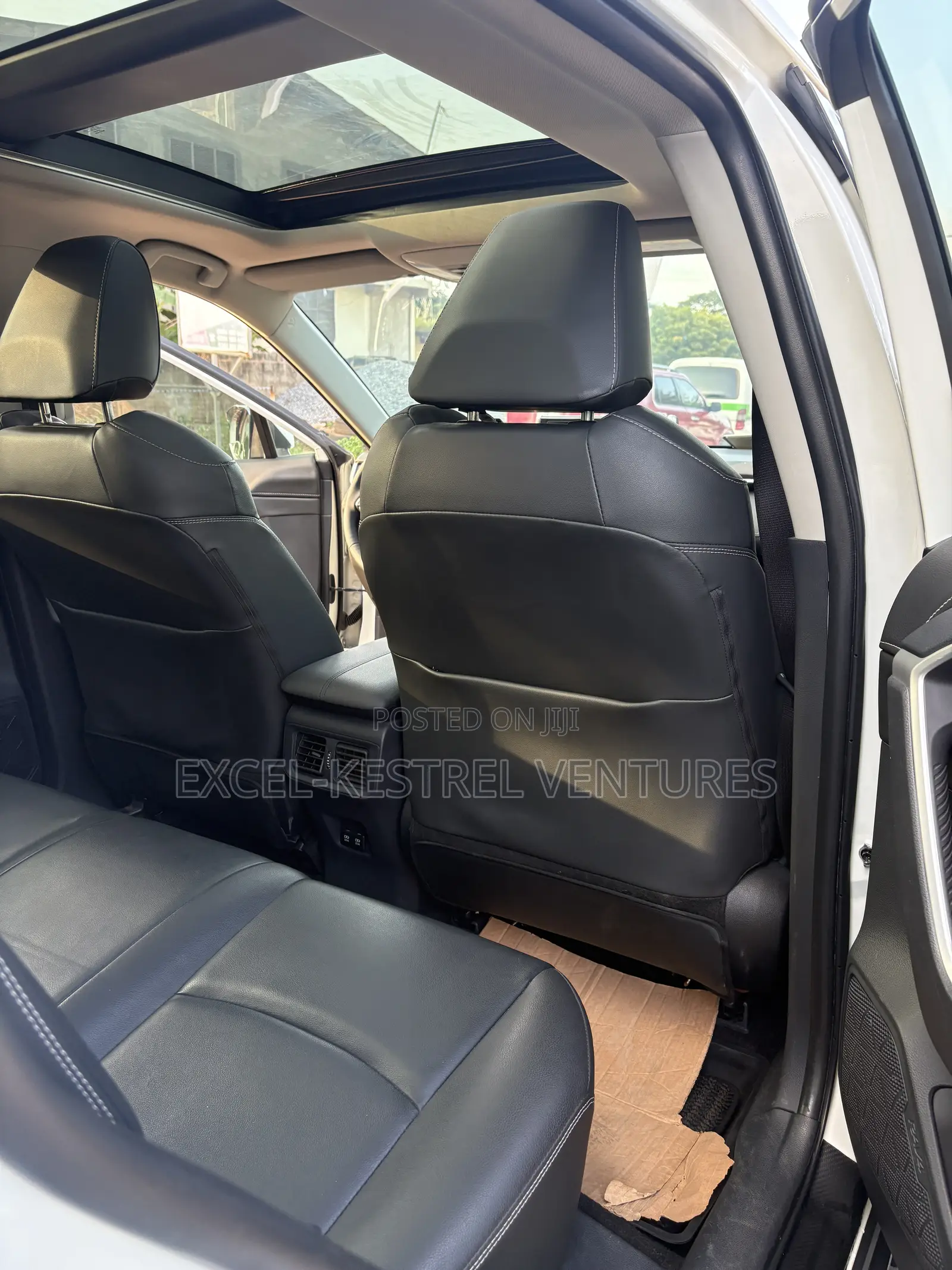 Toyota RAV4 XLE Premium FWD 2020 Pearl