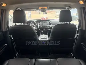 Toyota Highlander LE 4x4 V6 (3.5L 6cyl 8A) 2018 Brown