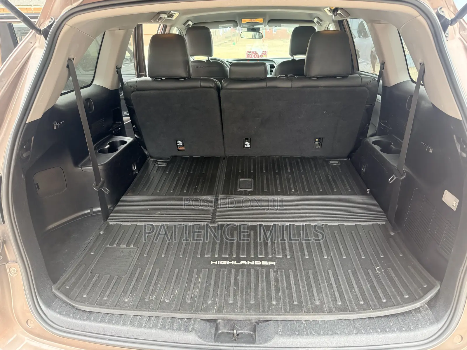 Toyota Highlander LE 4x4 V6 (3.5L 6cyl 8A) 2018 Brown