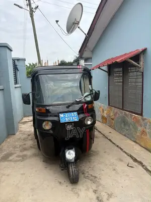 Bajaj RE 2022 Black