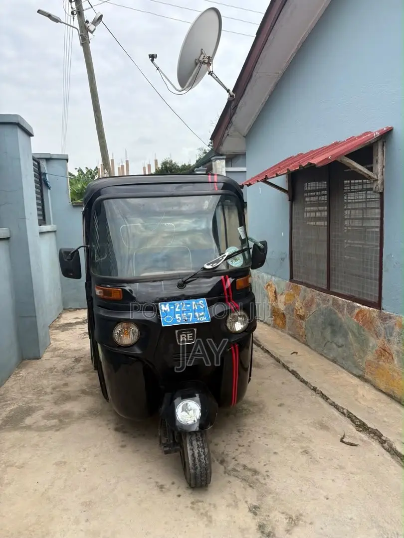 Bajaj RE 2022 Black
