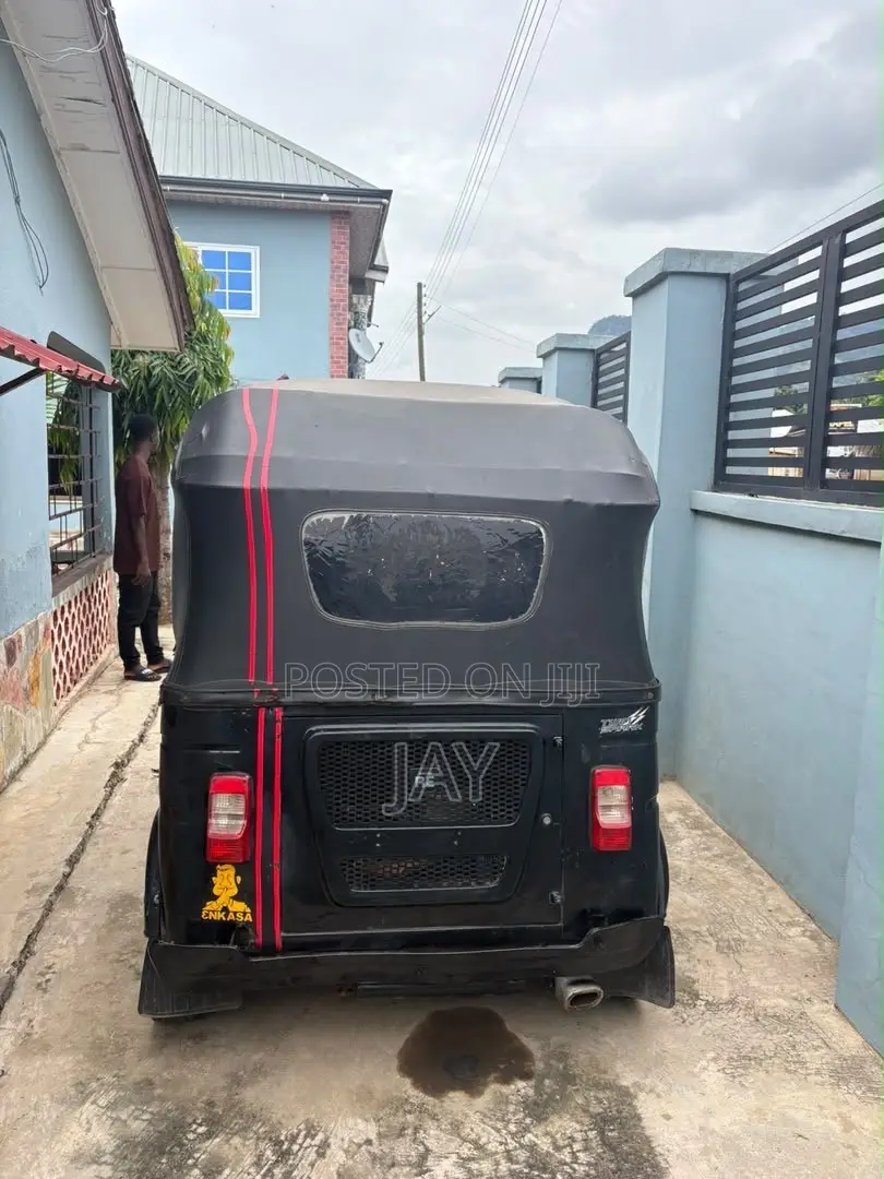 Bajaj RE 2022 Black