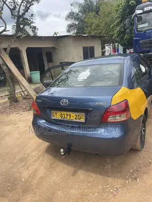 Toyota Yaris Base Sedan 4dr 2010 Blue