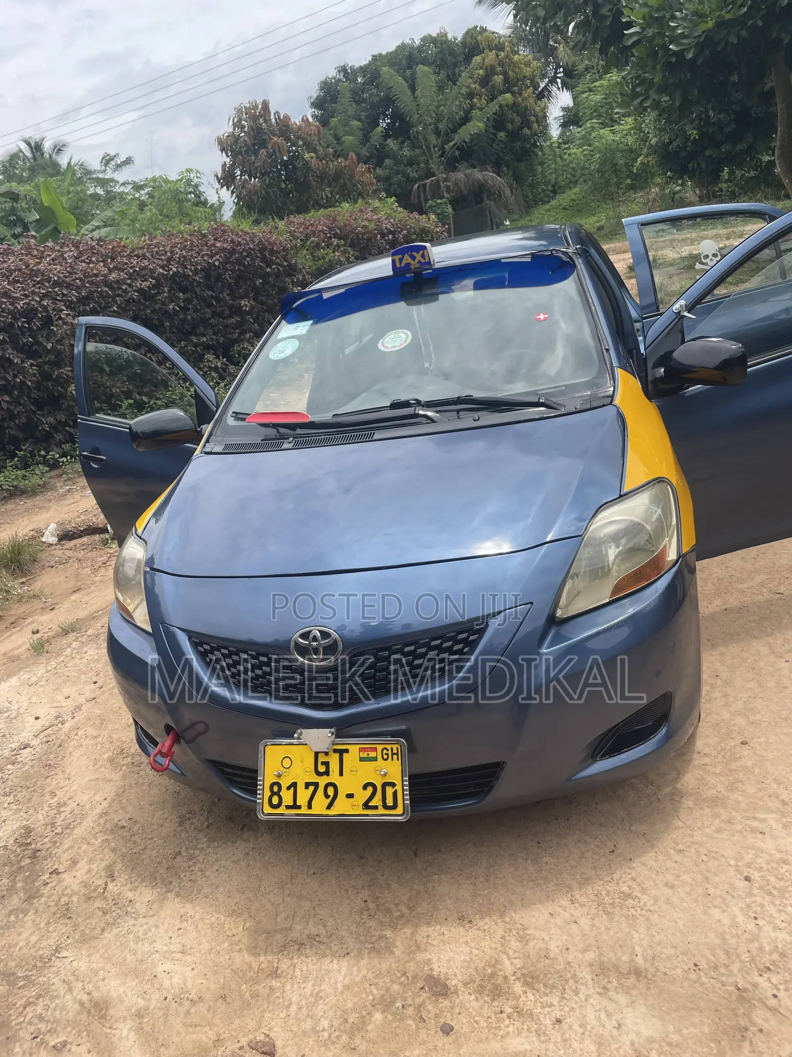 Toyota Yaris Base Sedan 4dr 2010 Blue