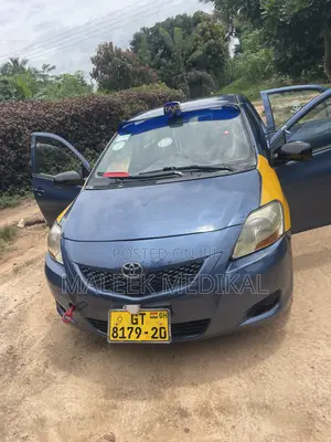Toyota Yaris Base Sedan 4dr 2010 Blue