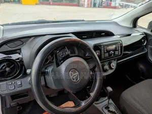 Toyota Vitz 1.3 FWD 5dr 2018 Silver