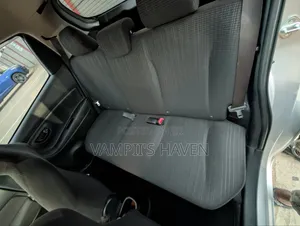 Toyota Vitz 1.3 FWD 5dr 2018 Silver