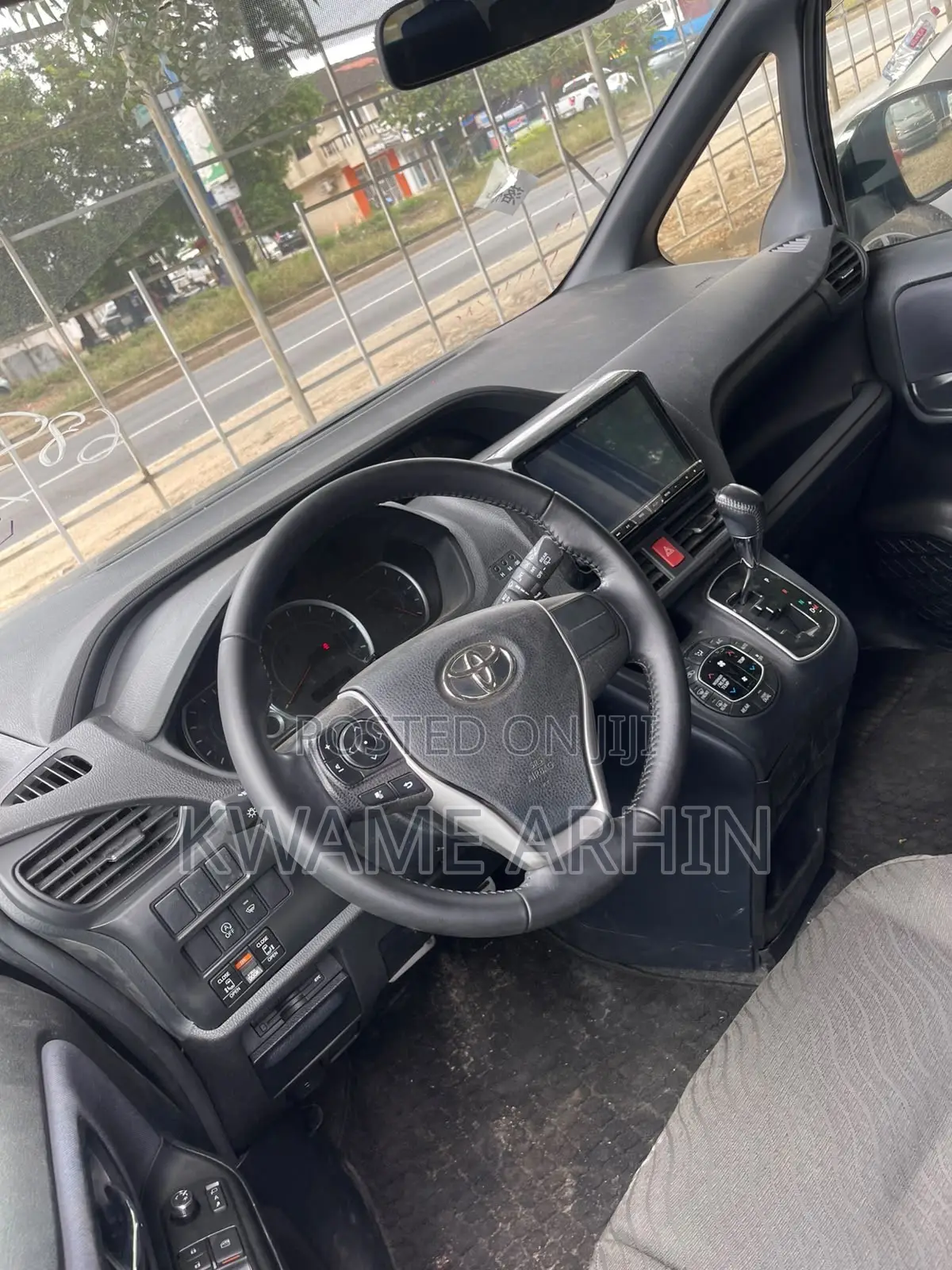 Toyota Voxy ZS Kirameki 4WD 7-Seater 2015 Black
