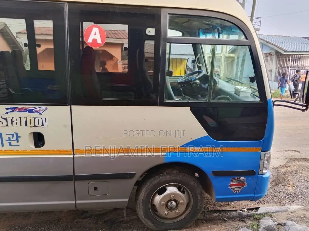 Hyundai County 2012 White
