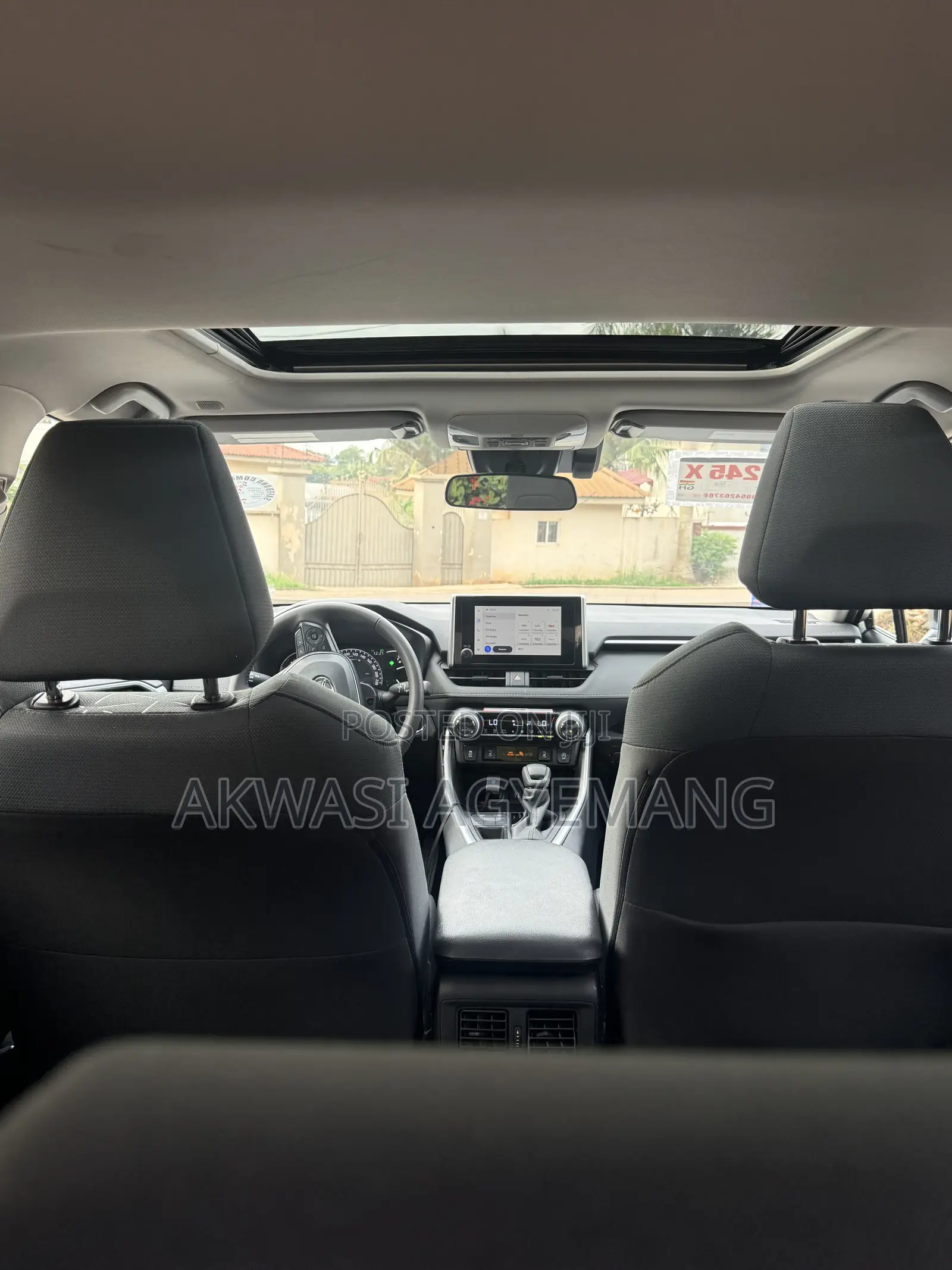 Toyota RAV4 XLE Premium 2025 Silver