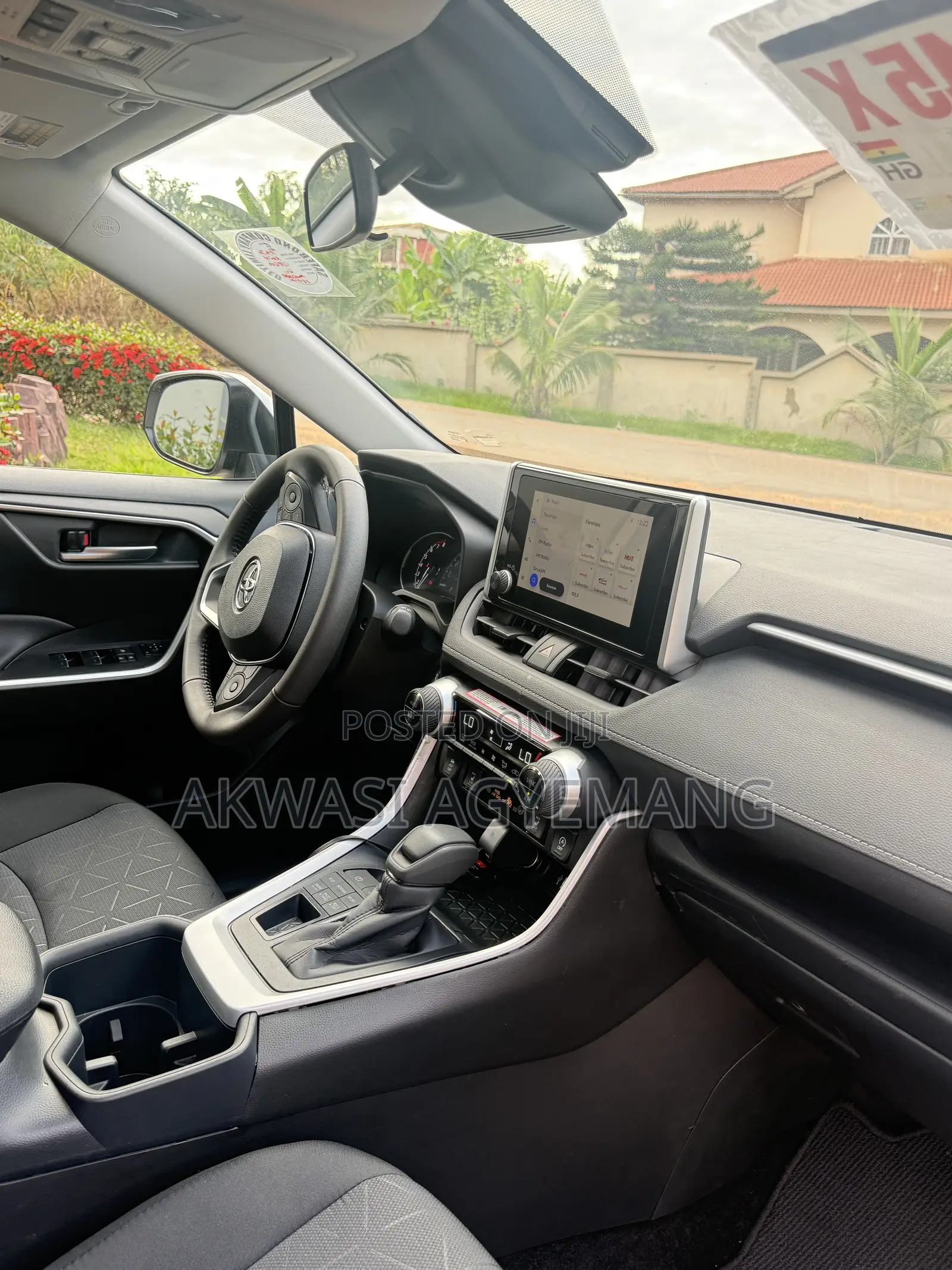Toyota RAV4 XLE Premium 2025 Silver