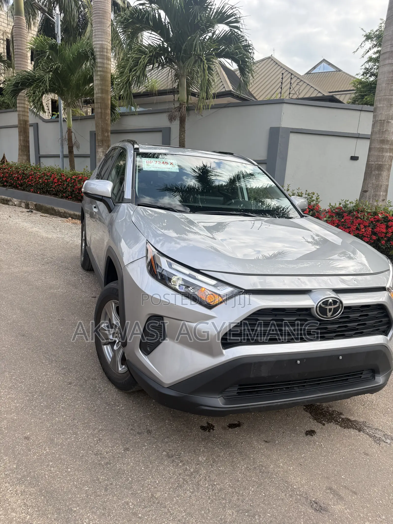 Toyota RAV4 XLE Premium 2025 Silver