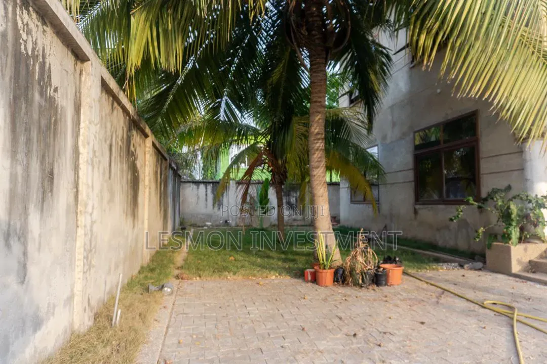 6bdrm Mansion in Lesmon Investment, Community 25 for sale