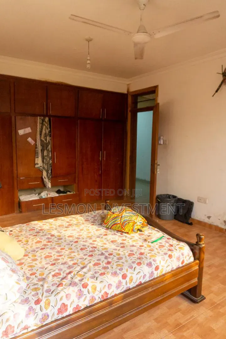 6bdrm Mansion in Lesmon Investment, Community 25 for sale