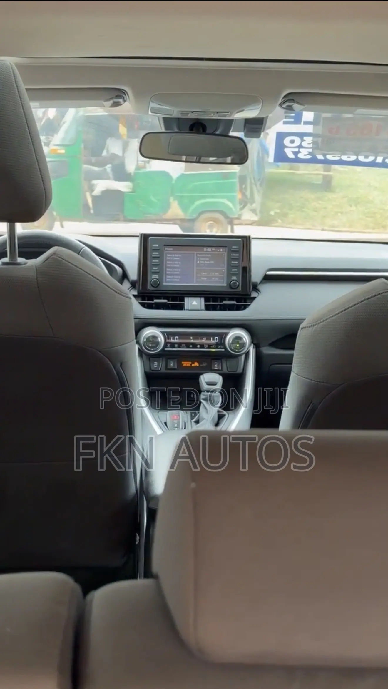 Toyota RAV4 XLE AWD 2019 Green