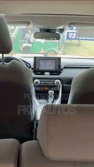 Toyota RAV4 XLE AWD 2019 Green