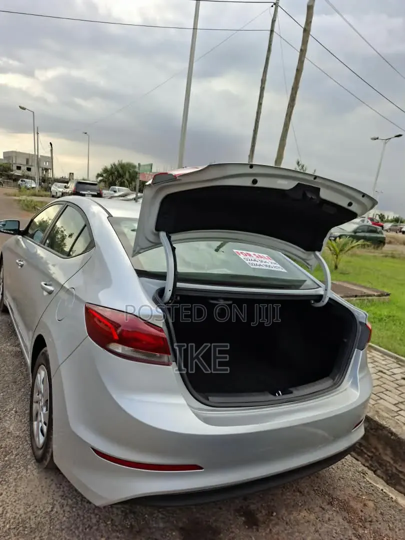 Hyundai Elantra SE 2018 Silver