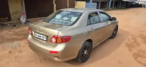 Toyota Corolla LE 4dr Sedan (1.8L 4cyl 4A) 2010 Gold
